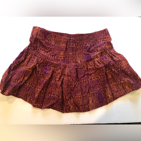 BCBG printed rock and ruffle mini skirt size 6 (small) - Picture 2 of 3